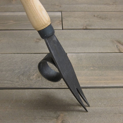 DeWit weeding tool: Thistle cutter with drop-grip handle