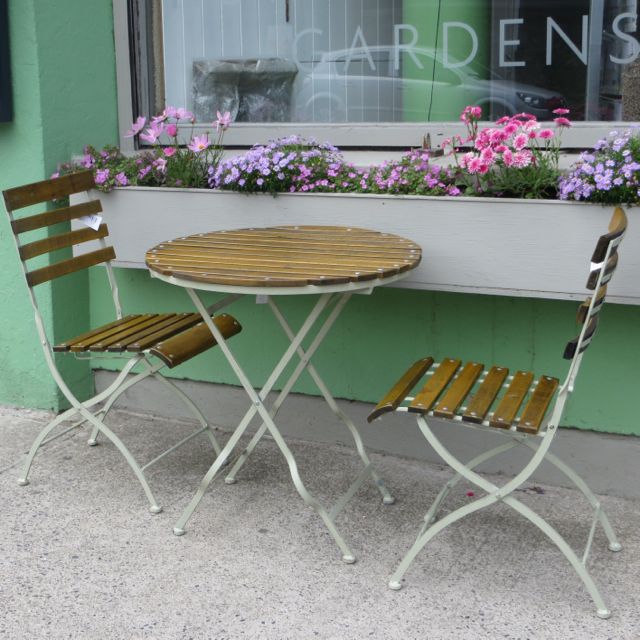 table and chairs.jpg